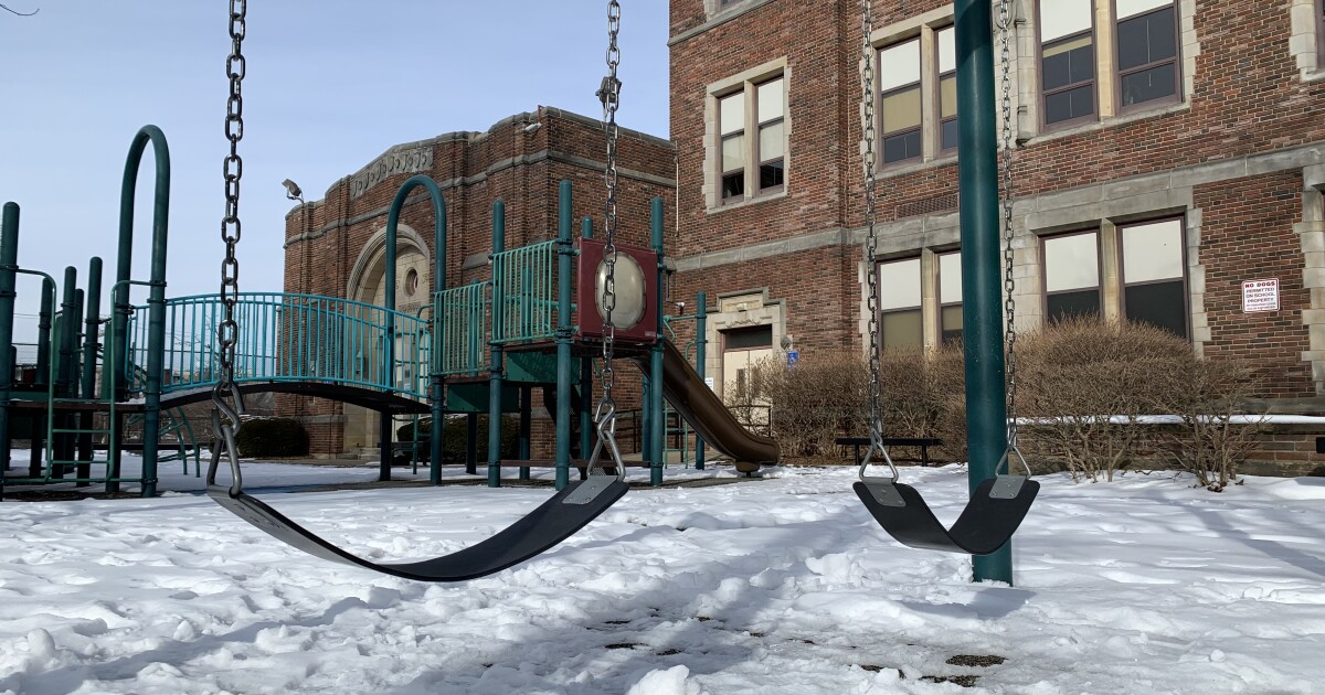 피츠버그 학교 이사회는 건물 폐쇄를 재고할지 여부에 대해 다음 주에 투표할 예정입니다.