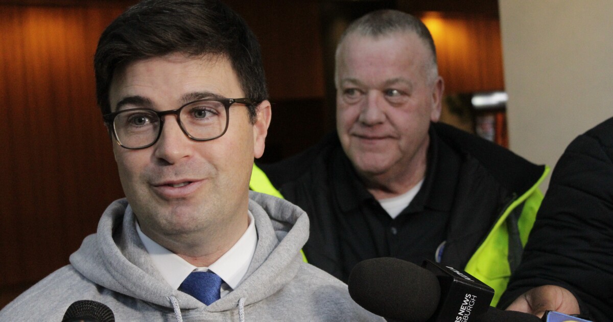 피츠버그는 15대의 새로운 제설 트럭에 대해 200만 달러의 PNC 재단 보조금을 받았습니다.