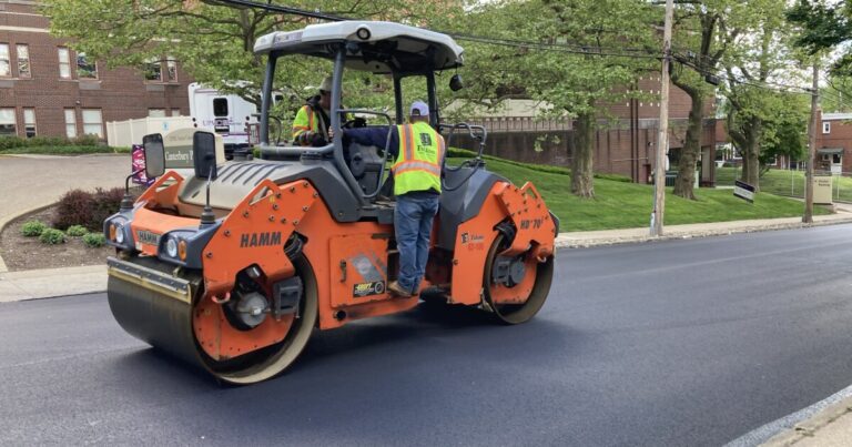 피츠버그의 가난한 동네는 아스팔트가 많고 나무가 적어서 더 덥다는 연구 결과가 나왔습니다.
    


