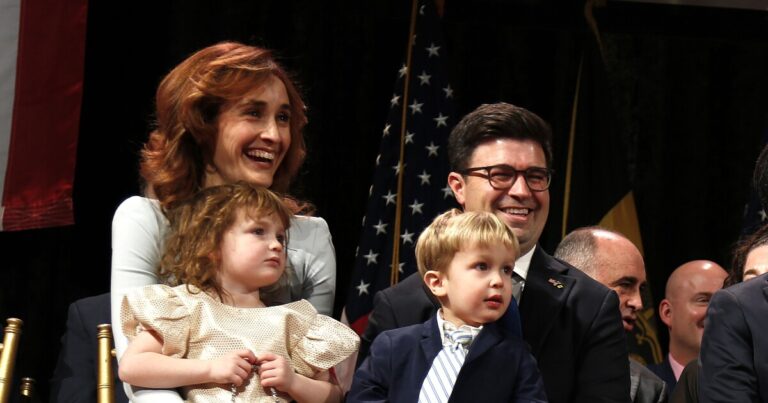 피츠버그의 영부인 케이티 오코너는 조기 교육 학습을 최우선으로 생각합니다 
    


