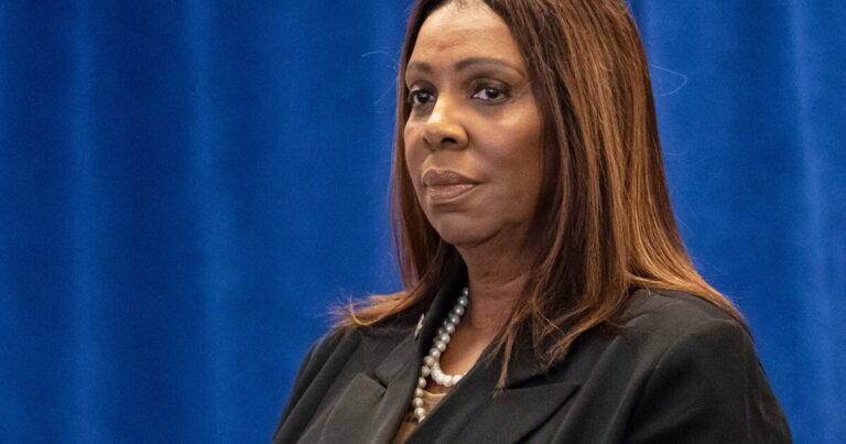 FCC는 현지 TV 소유주인 Nexstar와 Tegna의 합병을 막기 위한 두 가지 소송을 승인했습니다.
    


