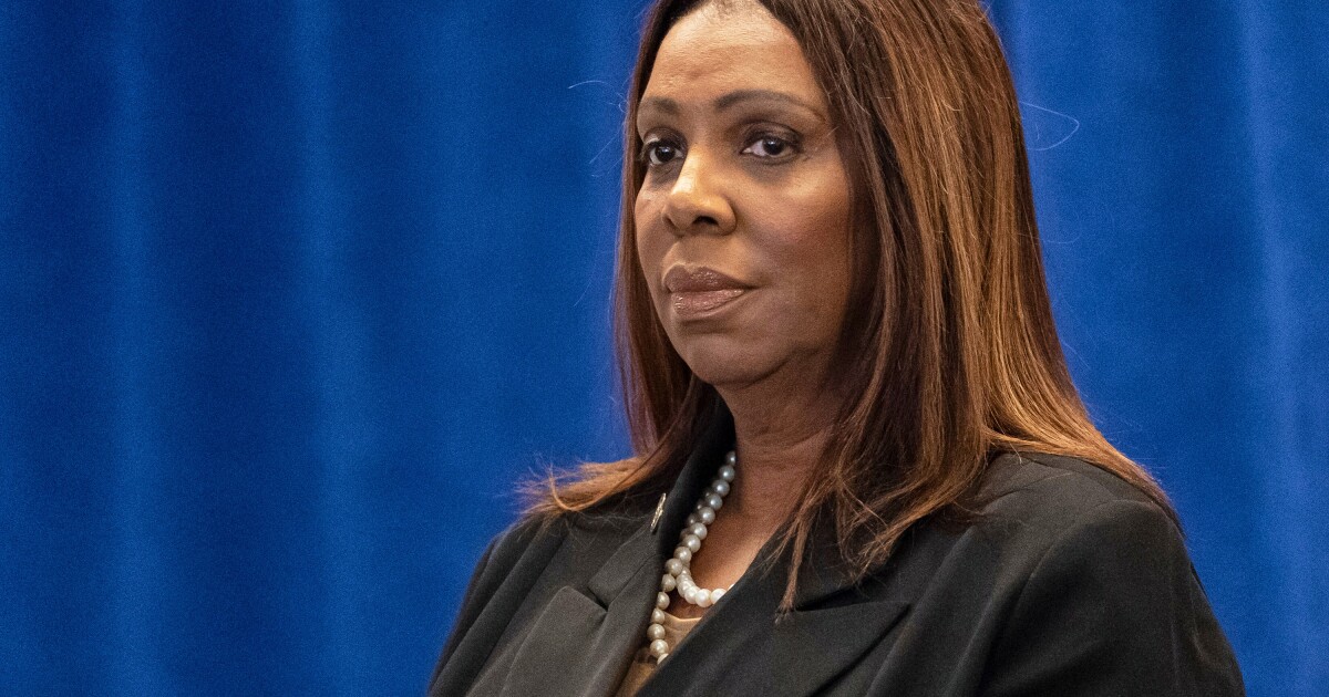 FCC는 현지 TV 소유주인 Nexstar와 Tegna의 합병을 막기 위한 두 가지 소송을 승인했습니다.