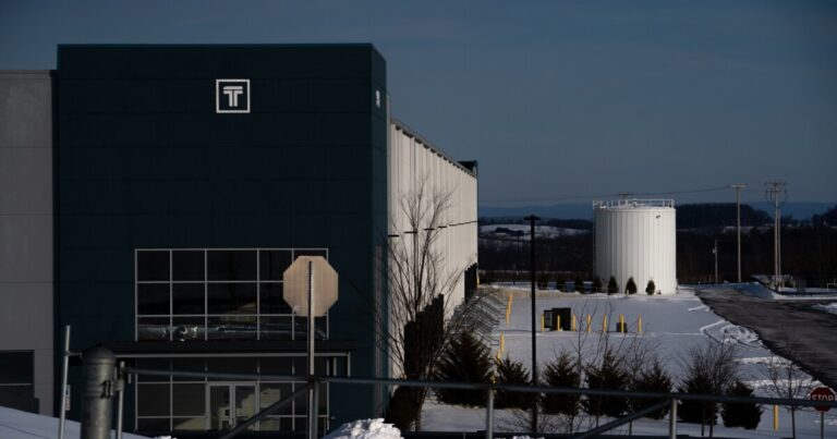 Pa를 위해 ICE 시설이 계획되어 있습니다. Shapiro 관리자가 이를 막기 위해 소송을 제기할까요?
    


