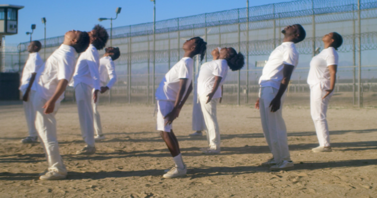 '구멍에서 나온 노래': JJ'88의 다큐멘터리와 비주얼 앨범 비하인드 스토리
    


