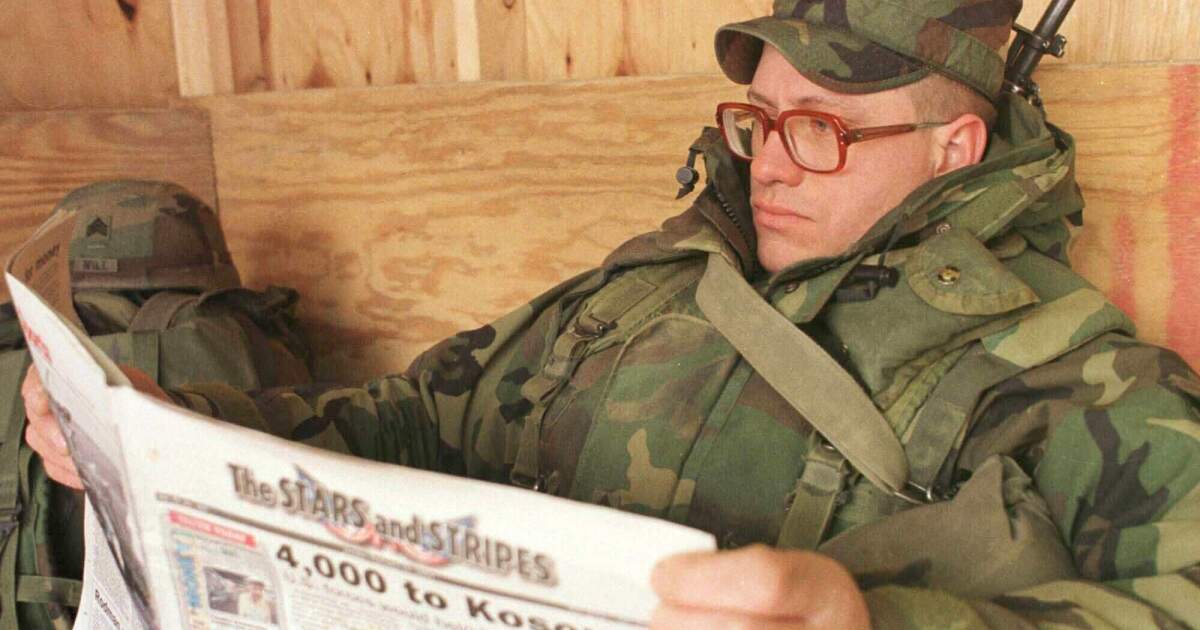 국방부는 성조기를 "깨어났다"고 말한 후 통제를 강화했습니다.