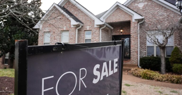 모기지 금리가 수년 만에 처음으로 6% 아래로 떨어졌습니다.
    


