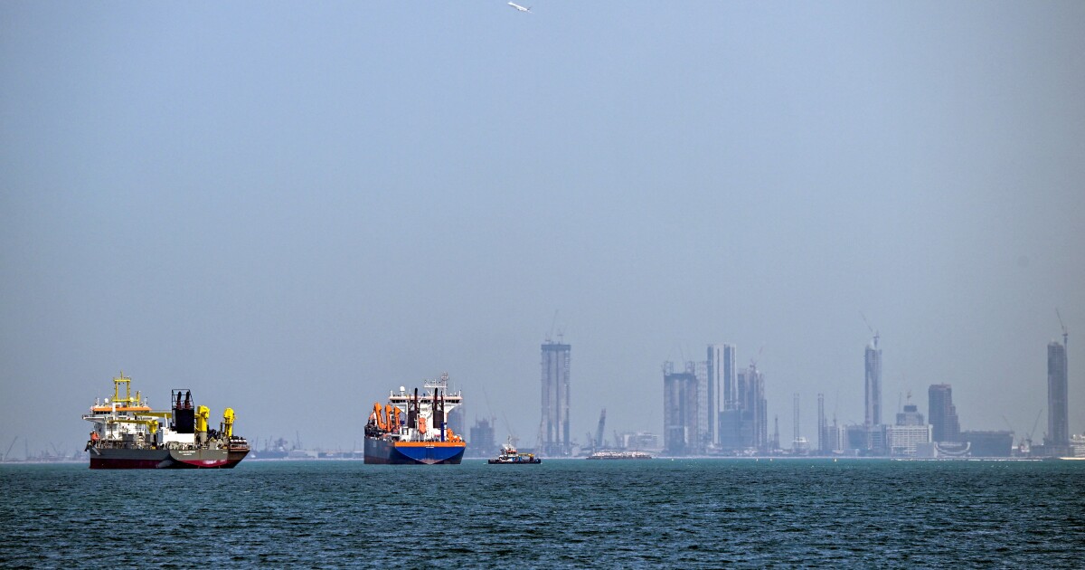 미국, 전쟁이 글로벌 석유 위기를 촉발함에 따라이란 학교에 대한 파업 조사