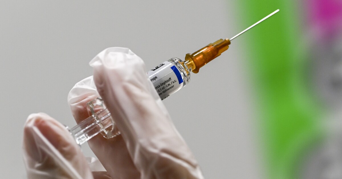 미국이 WHO에서 탈퇴했음에도 불구하고 담당자는 (사실상) 대규모 독감 회의 테이블에 참석했습니다.