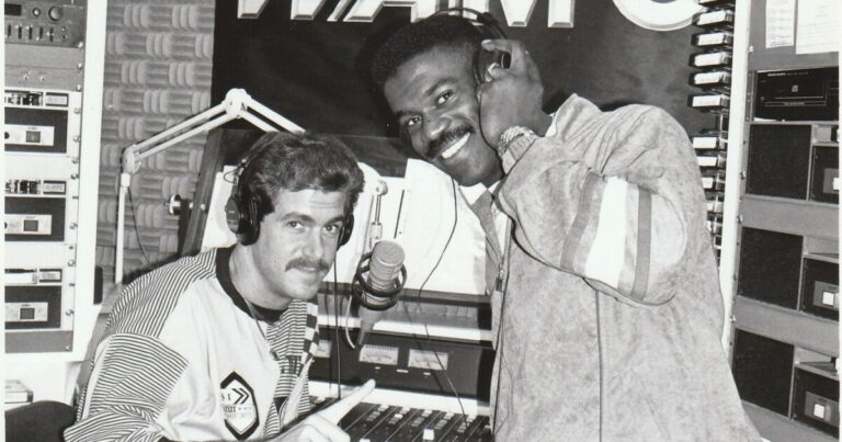 상징적인 피츠버그 라디오 방송국 WAMO를 기념하는 새로운 다큐멘터리
    


