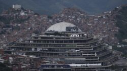 쇼핑몰에서 고문 장소까지: 베네수엘라, 엘 헬리코이데 교도소의 미래에 대해 토론하다