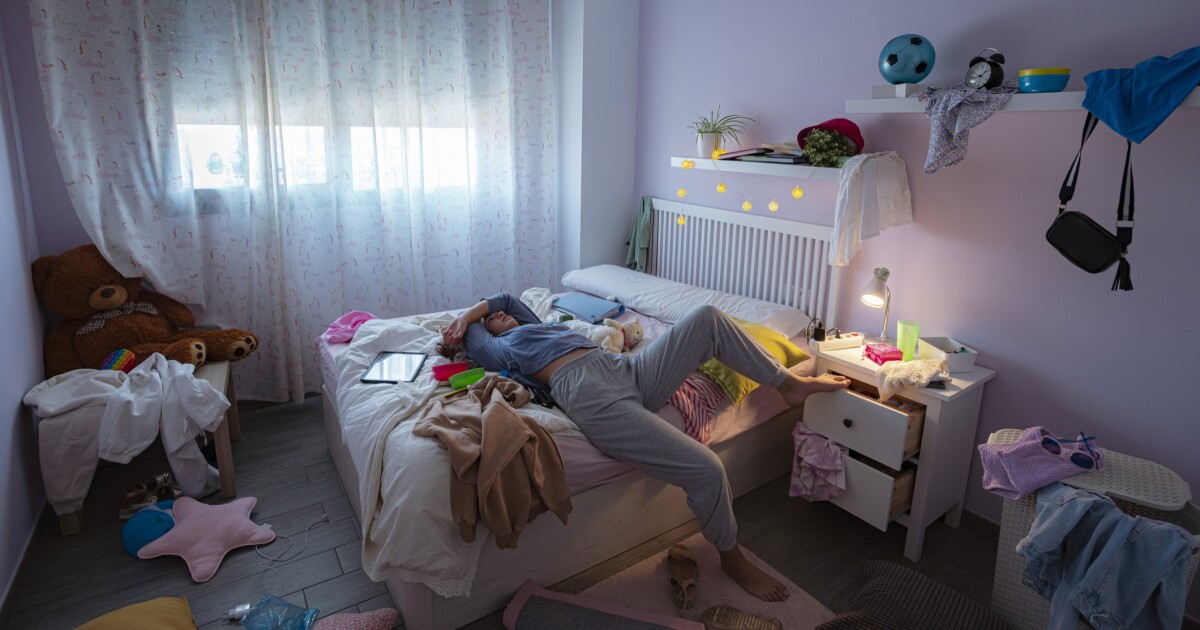 십대들은 그 어느 때보다 잠을 덜 자고 있으며 스크린이 주된 원인은 아닙니다.