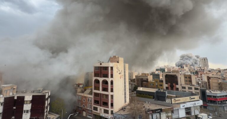 이란과의 전쟁이 지역을 더욱 휩쓸면서 미군 6명이 사망했다.
    


