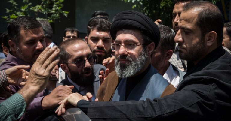 이란은 새 지도자가 호르무즈 해협을 봉쇄하겠다고 첫 번째 연설을 했다고 밝혔습니다.
    


