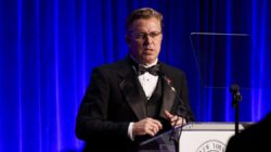 점점 더 많은 의원들이 반 무슬림 성명을 게시함에 따라 하원 공화당 지도부는 침묵