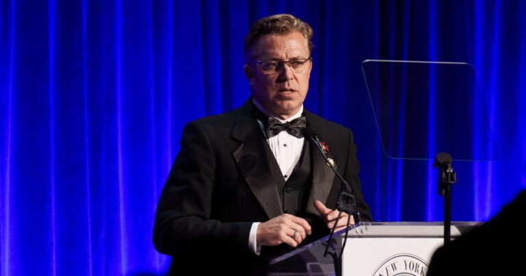 점점 더 많은 의원들이 반 무슬림 성명을 게시함에 따라 하원 공화당 지도부는 침묵
    


