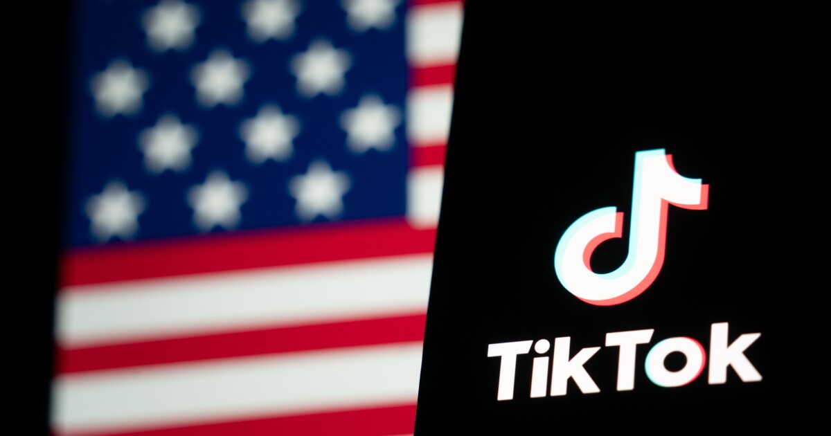 트럼프 대통령과 팸 본다이, 틱톡 자산 매각 혐의로 고소