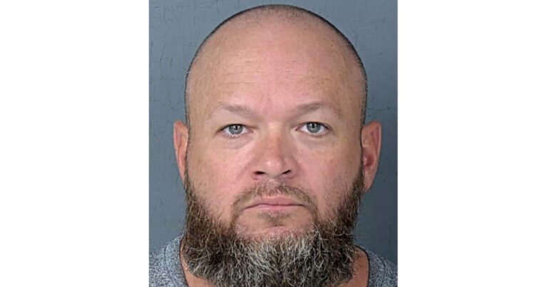 트럼프 대통령에 의해 사면된 1월 6일 폭도, 아동 성 학대 혐의로 종신형 선고
    


