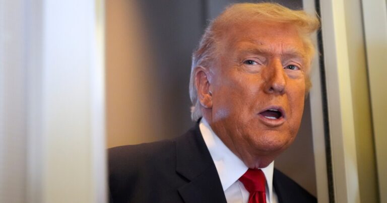 트럼프 "의회가 투표개편할 때까지 법안에 서명하지 않겠다"
    


