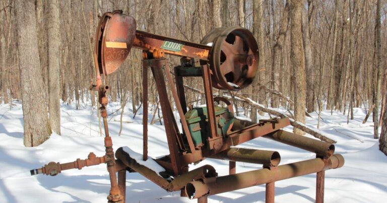 피츠버그 고등학생들은 오래된 가스정을 막아 기후에 영향을 미치기를 희망합니다.
    


