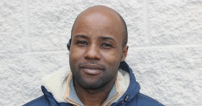 피츠버그 소말리아 반투 지도자들은 트럼프의 수사, ICE 단속으로 주민들이 두려워한다고 말했습니다.
    


