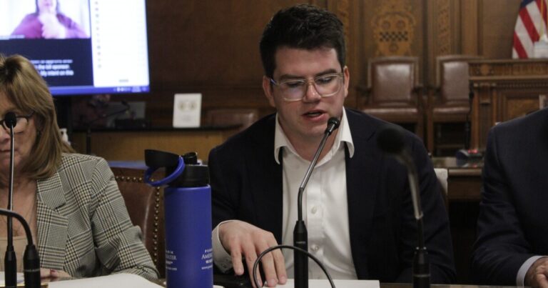 피츠버그 시의원은 새로운 데이터베이스를 통해 주택 창출을 추적하려고 합니다.
    


