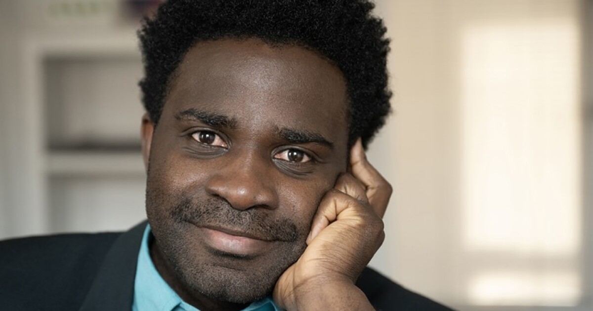 피츠버그 시인의 데뷔 컬렉션으로 아이티의 과거와 현재를 탐구합니다.