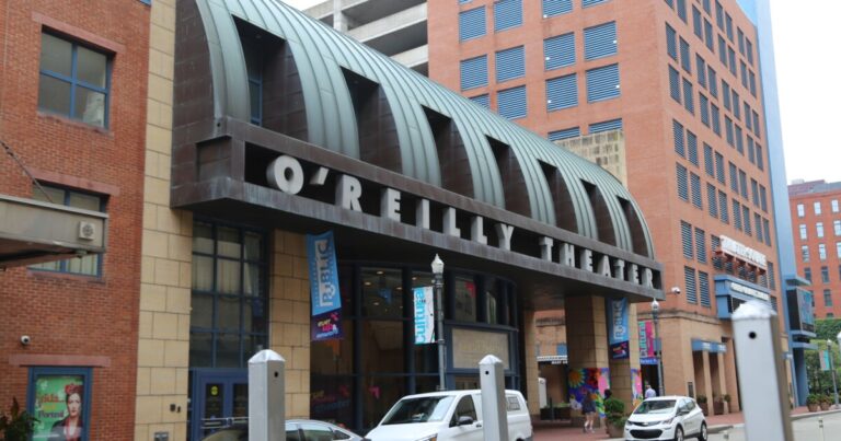 피츠버그 퍼블릭 시어터(Pittsburgh Public Theatre), 피츠버그 CLO 합병 투표
    


