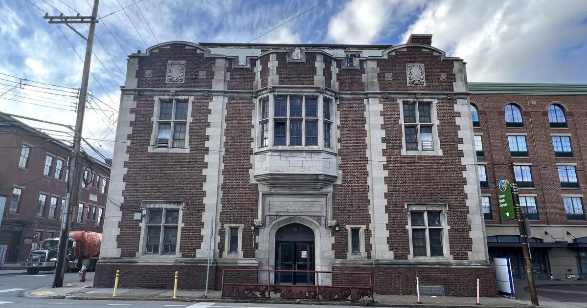 피츠버그의 올리버 배스 하우스(Oliver Bath House)가 6년 만에 토요일에 다시 문을 열 예정입니다.