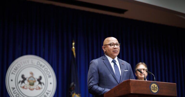 DeFoor 감사관은 자동차 유권자가 의도한 대로 작동한다고 말했고, PennDOT는 등록된 비시민권자는 없다고 말했습니다.
    


