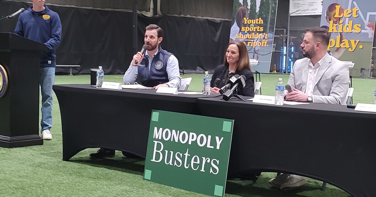 Deluzio는 청소년 스포츠에서 사모 펀드의 역할에 깃발을 던집니다.