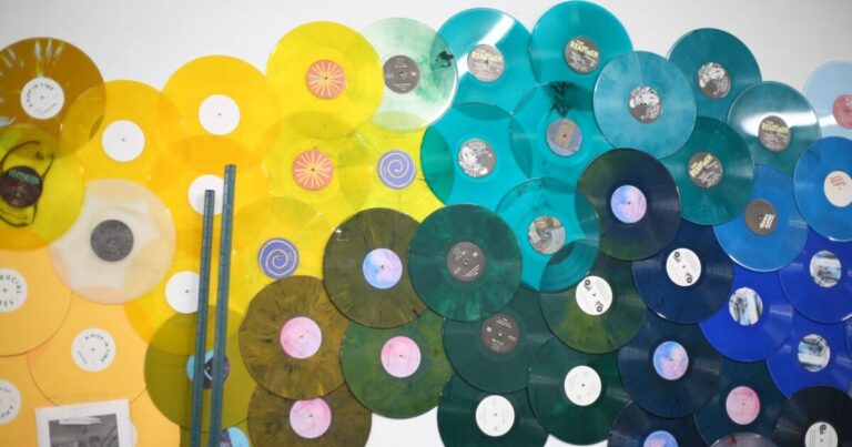 Pittsburgh의 Hellbender Vinyl이 North Philly로 확장되어 모든 그루브를 통해 도시의 음악 현장을 활용합니다.
    


