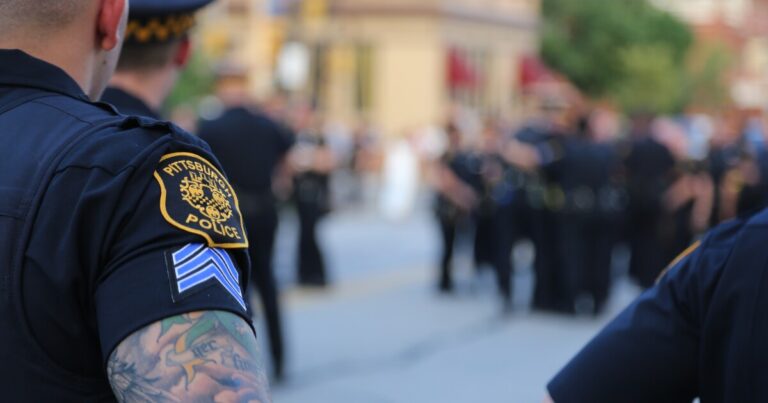 개선된 경찰-지역사회 관계 옹호자는 피츠버그 프로그램을 확장하려고 합니다.
    


