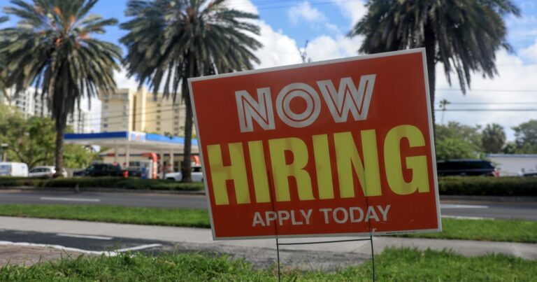 고용주들이 178,000개의 일자리를 추가하면서 노동 시장은 3월에 다시 살아났습니다.
    


