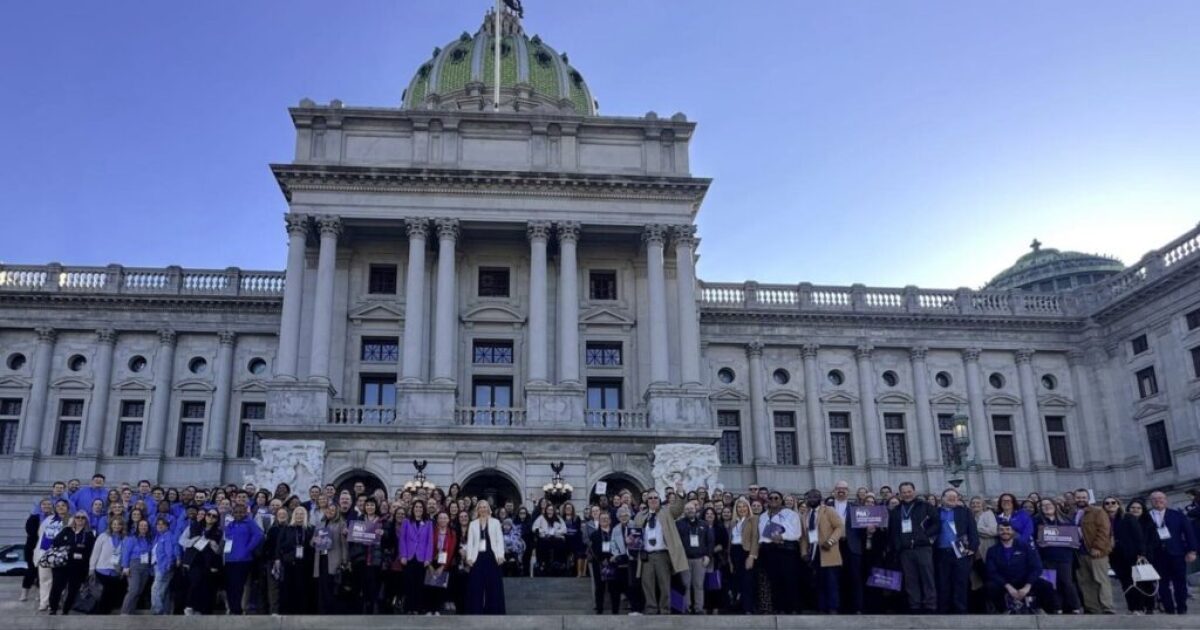 공화당 지지의 조짐에 용기를 얻은 펜실베니아 가정 건강 관리 종사자들