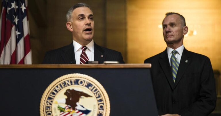 서부 펜실베니아 출신, 전직 미국 검사 스콧 브래디(Scott Brady)가 트럼프 사기 방지 계획을 이끌게 됨
    


