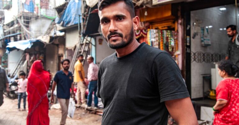 오스카상 후보에 오른 '홈바운드'는 사랑하는 두 친구에 대한 대담한 영화입니다.
    


