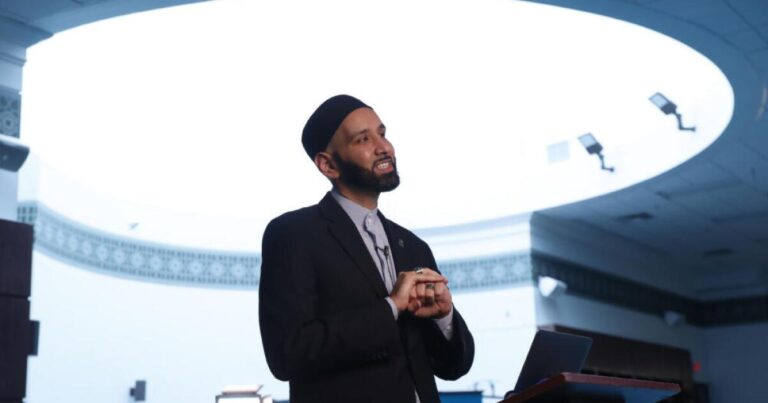 이맘 오마르 술레이만(Omar Suleiman)은 미국과 이스라엘의 이란 전쟁으로 인해 촉발된 이슬람 혐오증의 증가에 대해 성찰합니다.
    


