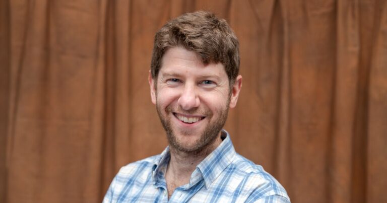 '이상한 작은 책들'의 피츠버그 작가, 상금 175,000달러 수상
    


