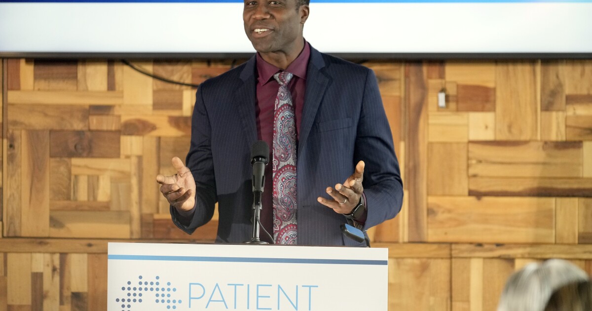 지금까지 플로리다는 백신 의무를 종료하지 못했습니다. 이제 최후의 노력이 남았습니다