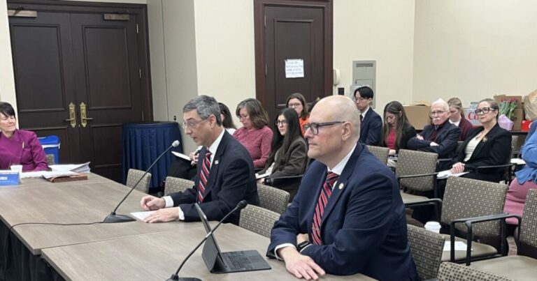 지방 정부, 국회의원 및 공익 옹호자들은 펜실베니아에서 알 권리 업데이트를 요구합니다.
    


