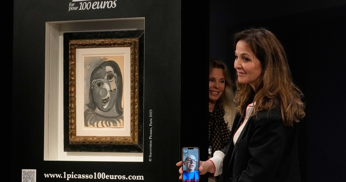 추첨 당첨자는 117달러 티켓과 함께 100만 달러의 피카소 상금을 받게 되어 기뻤습니다.