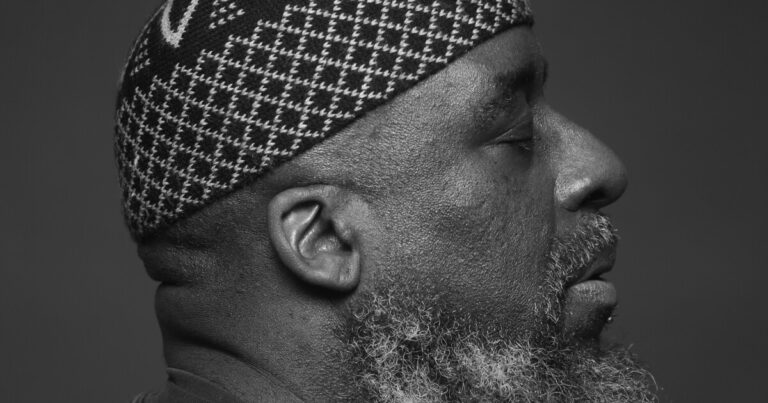 퀴어 흑인 피츠버그를 기념하는 방문 사진작가
    


