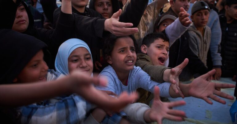 트럼프 "이란과 합의 안되면 문명 전체 죽을 것" 경고
    


