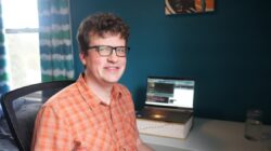 트럼프가 과학 지출에 대한 추가 삭감을 제안함에 따라 이 피츠버그 연구원은 중국으로 이동합니다