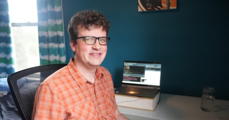 트럼프가 과학 지출에 대한 추가 삭감을 제안함에 따라 이 피츠버그 연구원은 중국으로 이동합니다
    


