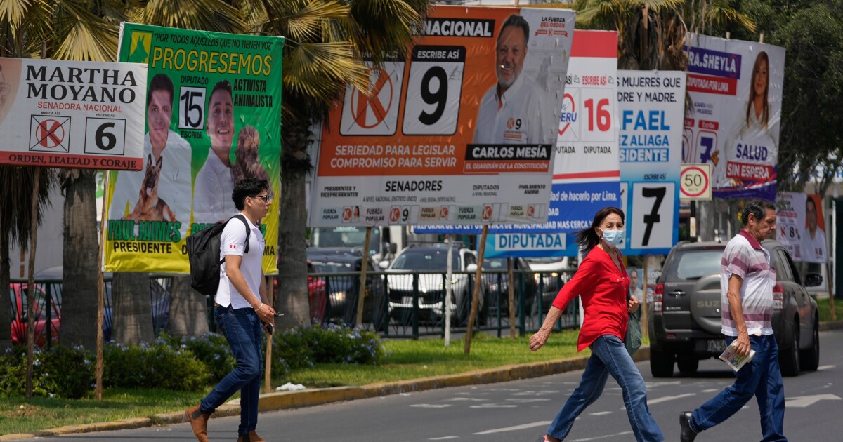 페루 선거: 정치적 혼란과 범죄 속에서 벌어지는 대통령 자리를 위한 전쟁