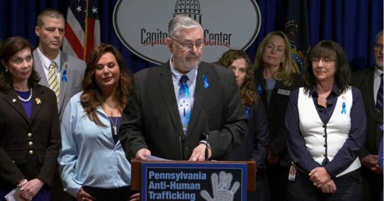 펜실베니아 국회의원들, 인신매매 근절을 위한 간부회의 발표
    


