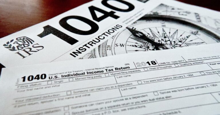 펜실베니아 주지사 Josh Shapiro는 근로자 가족을 위한 세금 감면을 장려합니다.
    


