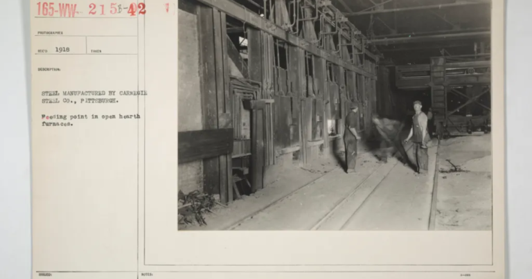 피츠버그 경제학자의 새 책이 지역의 철강 이야기에 도전합니다.
    


