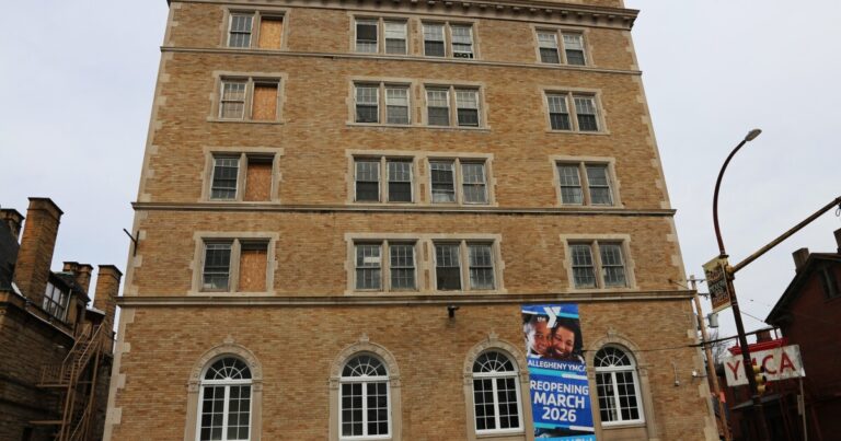 피츠버그 노스사이드에 새로 개조된 Allegheny YMCA가 오늘 다시 문을 열었습니다.
